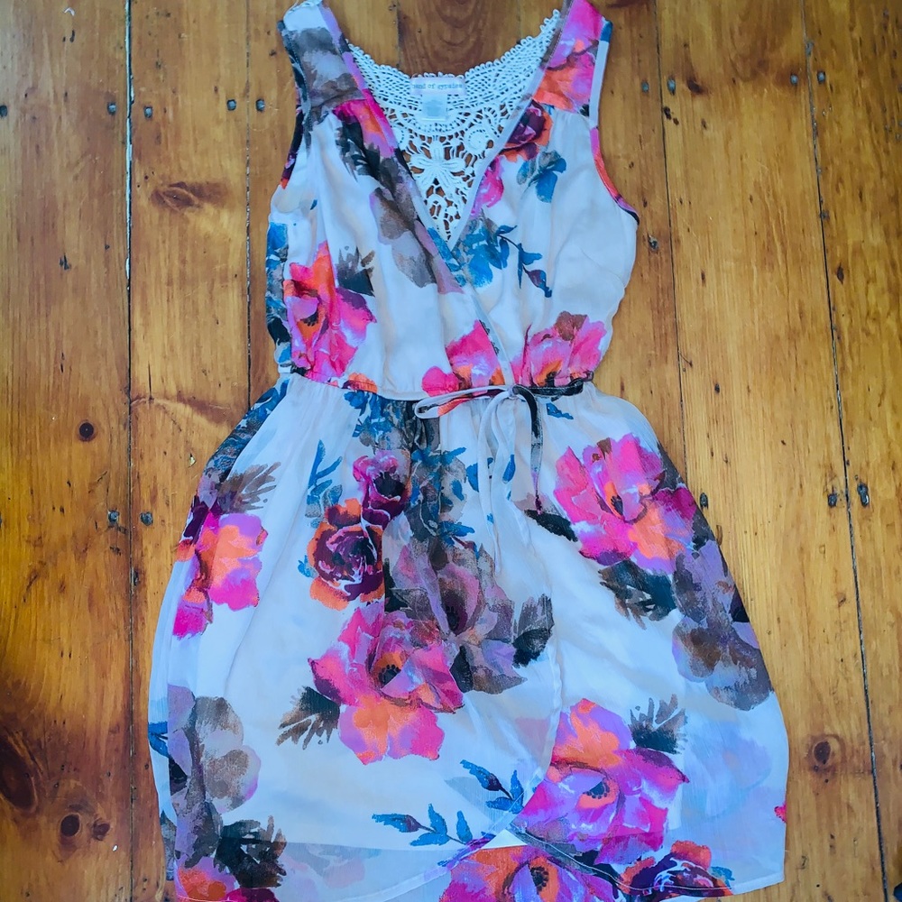 Beautiful floral short/flowy dress!